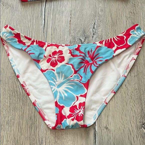 Floral Bikini Set in Red and Blue - Picture 6 of 11